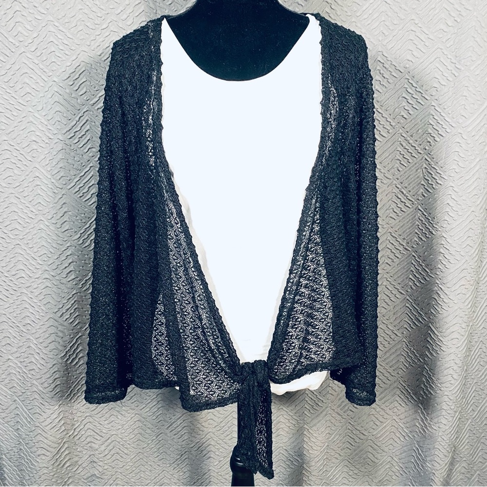 Avenue Cropped Black Tie Front Cover Up Size 26/28